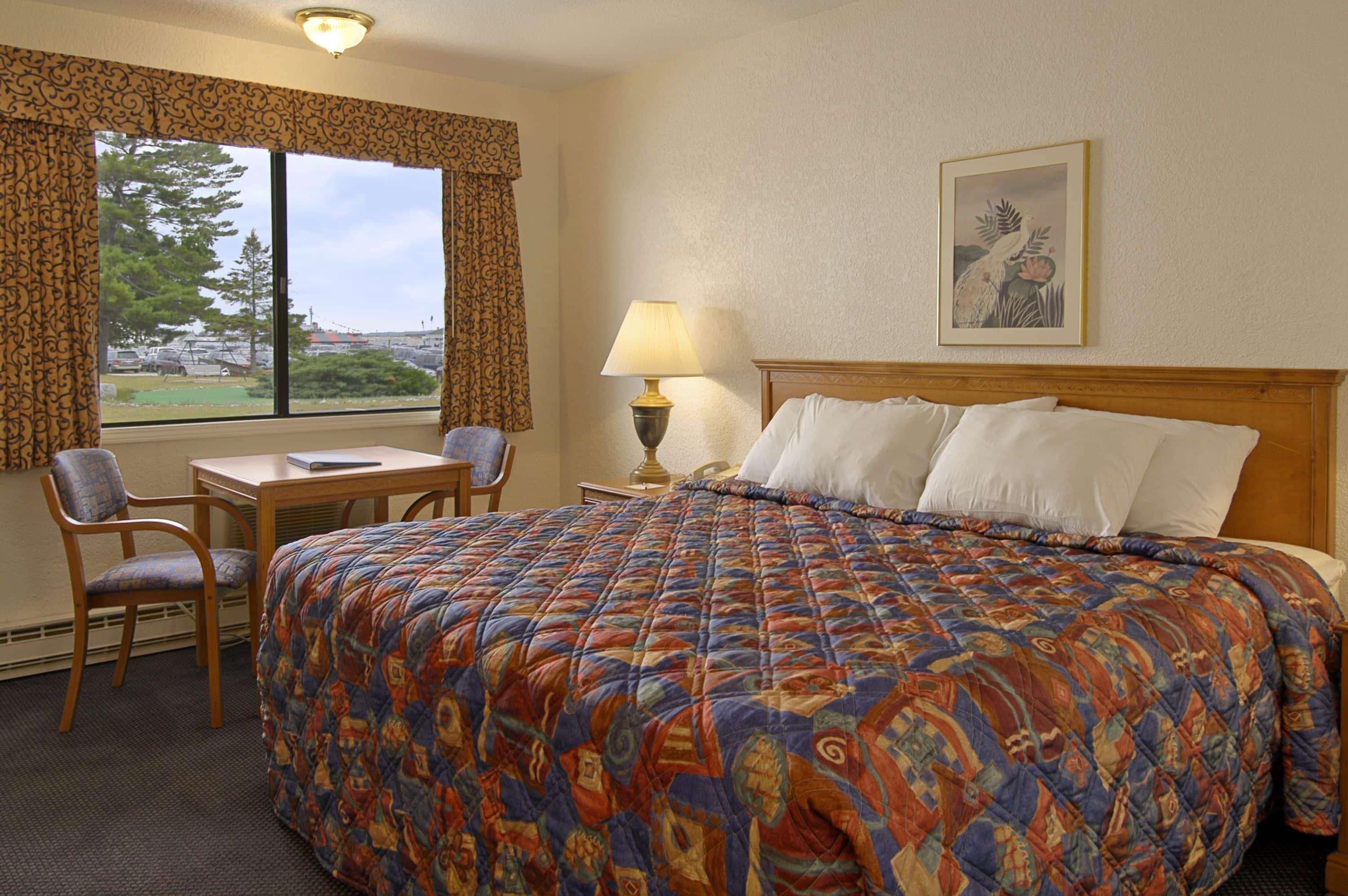 Days Inn By Wyndham Mackinaw City - Lakeview Exterior photo