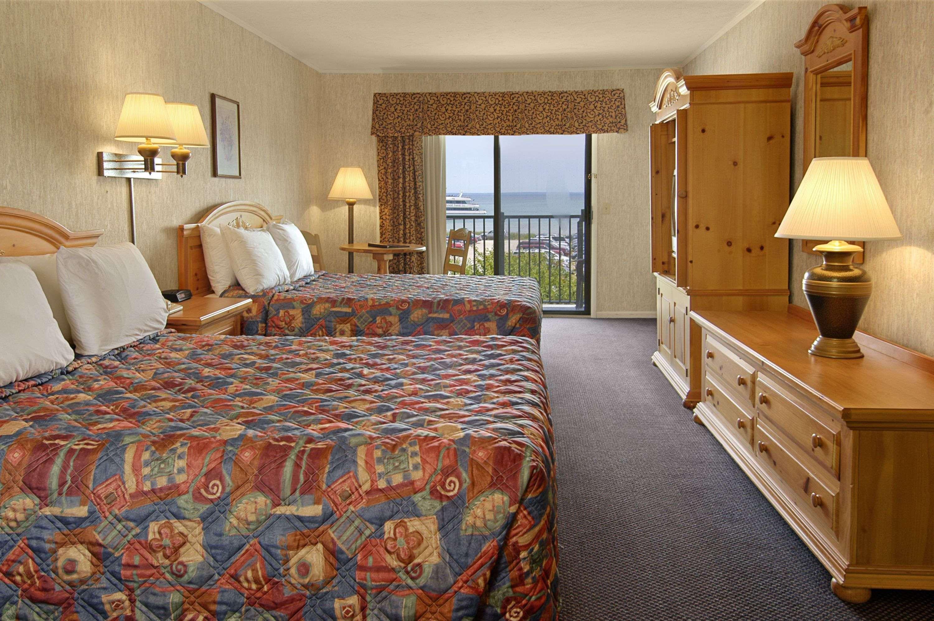Days Inn By Wyndham Mackinaw City - Lakeview Exterior photo