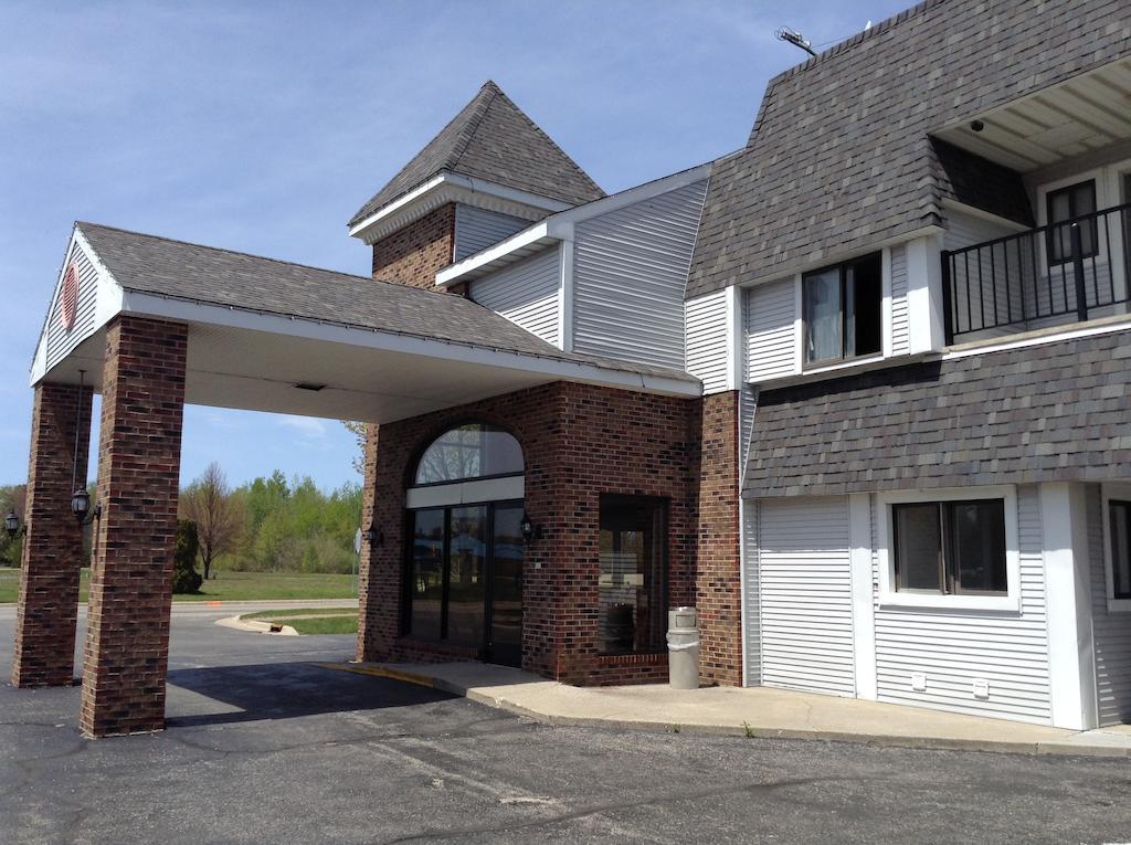 Days Inn By Wyndham Mackinaw City - Lakeview Exterior photo